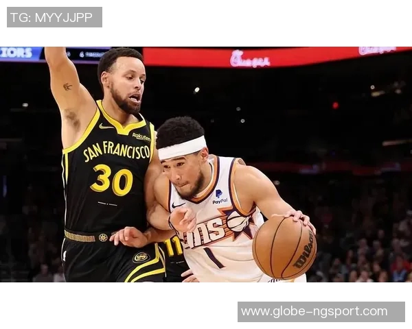 布克追身三分命中却遭裁判无视3加1机会球队分差扩大至20分以上 布克追身三分命中却遭裁判无视3加1机会球队分差扩大至20分以上