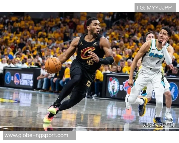 米切尔短暂出战18分钟表现平平贡献7分1板2助2断展现潜力 米切尔短暂出战18分钟表现平平贡献7分1板2助2断展现潜力