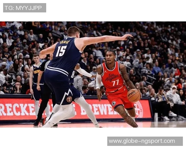 小卡强调进攻战术执行力与防守协作的重要性以提升球队整体表现 小卡强调进攻战术执行力与防守协作的重要性以提升球队整体表现