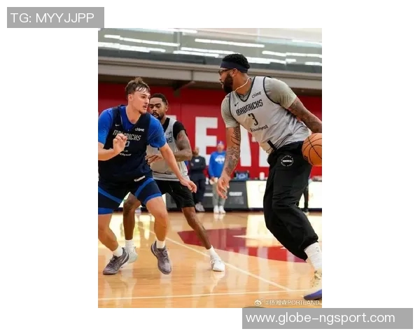 独行侠训练照曝光弗拉格与安东尼戴维斯展开激烈对抗 独行侠训练照曝光弗拉格与安东尼戴维斯展开激烈对抗