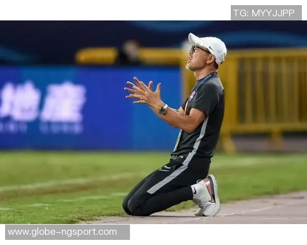 铜梁龙外援精彩头球破门助力球队打破僵局张外龙场边赞赏不断