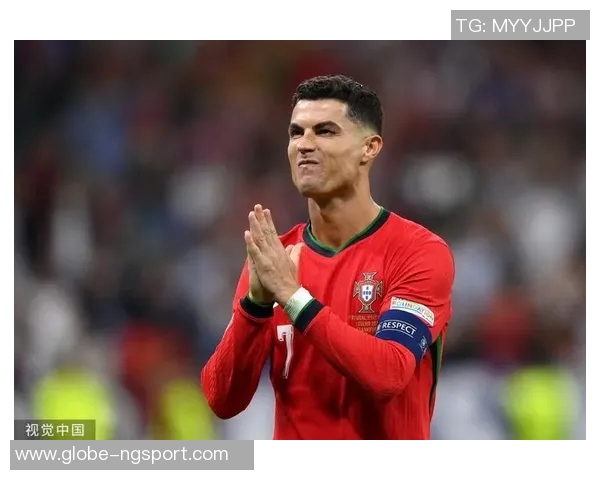 C罗赛后苦笑做偷窃手势引发热议新月锁定胜局让他倍感不满